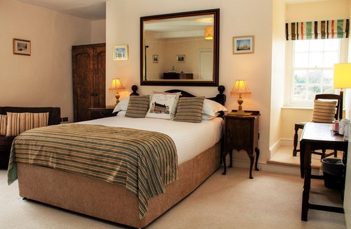 Shrewton Bed & Breakfast | Rollestone Manor