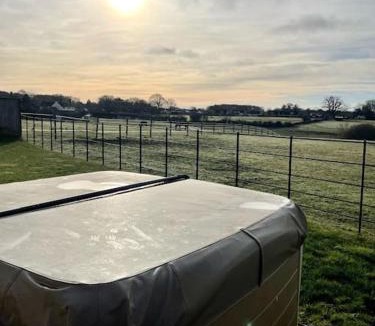 Redlynch House | Rollestone New Forest (HOT TUB)