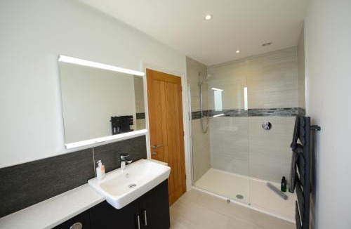 Redlynch House | Rollestone New Forest (HOT TUB)