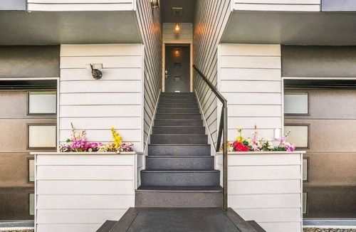 Rollingbay House | Rolling Bay Villa: Waterfront Haven in Bainbridge