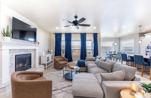 Benton County House | Rolling hills + RV parking + Pet Friendly
