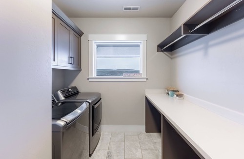 Benton County House | Rolling hills + RV parking + Pet Friendly