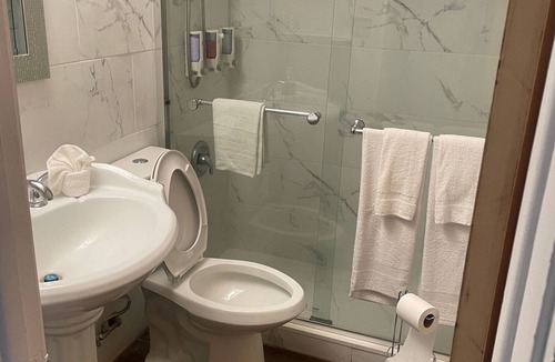 Bloomsburg Hotel | Rolling Pines Golf & Banquet Facility