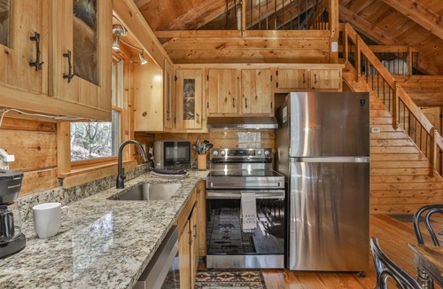 Walnut Mountain Cabin | Rolling Ridge | Ellijay, GA