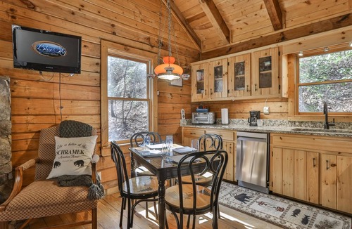 Walnut Mountain Cabin | Rolling Ridge | Ellijay, GA
