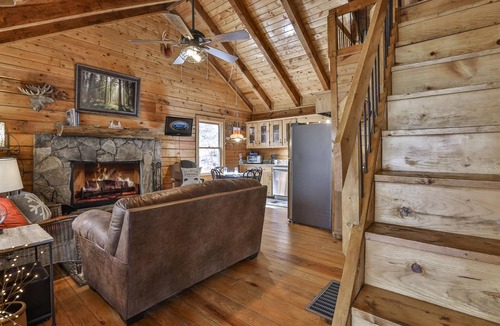 Walnut Mountain Cabin | Rolling Ridge | Ellijay, GA