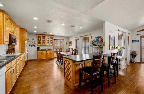 Jasper House | Rollingwood Retreat - Waterfront