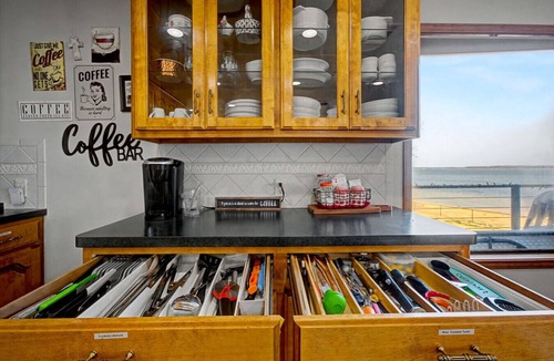 Jasper House | Rollingwood Retreat - Waterfront