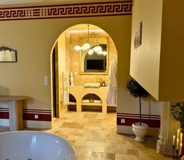 Dinan Apartment | Roma Antiqua - Suite avec Balnéo - Centre historique