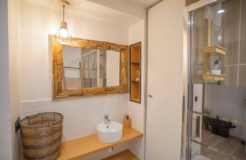 Saint-Germain-les-Corbeil Apartment | Romantic Loft with Jacuzzi & Terrace