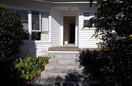 Turangi House | Romahapa - Turangi Holiday Home