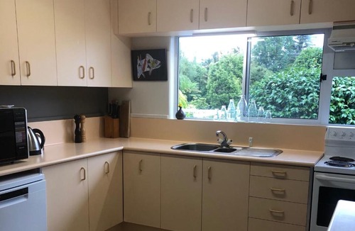 Turangi House | Romahapa - Turangi Holiday Home