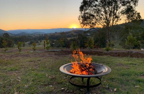 Conondale Villa | Romance Awaits at Down at The Dale Studio