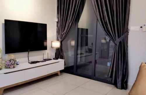 Nyiur Apartment | ROMANCE FULL HOUSE THREE PREMIER SUITE