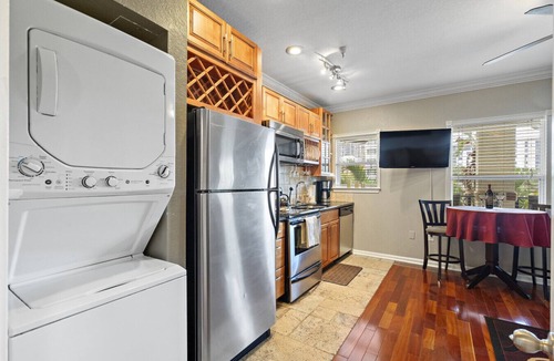 St. Petersburg Condo | Romance in the City - 1 Bdrm Studio in Downtown!