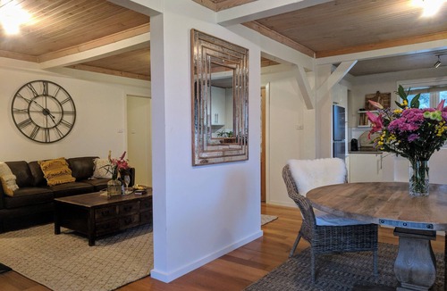 Elevated Plains Cottage | Romance with style and a view