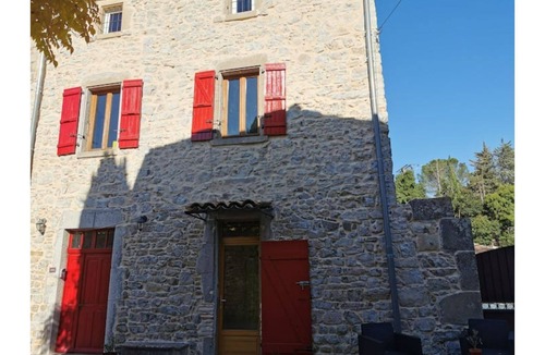 Saint-Andre-de-Cruzieres Bed & Breakfast | romantic room with balneotherapy in a vaulted stone cellar