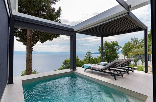 Medveja Villa | Romantic 1-Bed Villa for Two: Pool, Jacuzzi & Sauna, BBQ!