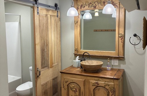 St. James House | Romantic 1-bedroom, 1-bathroom bed & breakfast at charming Winery in St. James