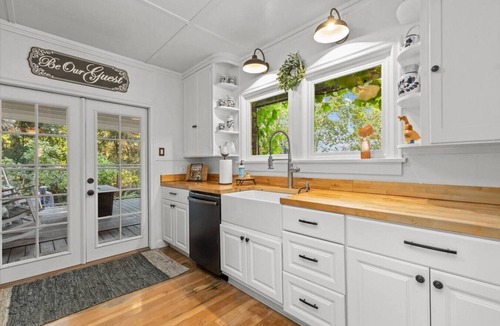 West Hills Cottage | Romantic 1930s Beach Cottage