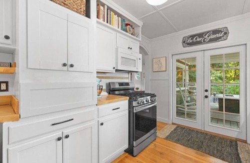 West Hills Cottage | Romantic 1930s Beach Cottage