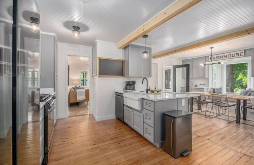 Walloon Lake House | Romantic 2BR Walk to Walloon