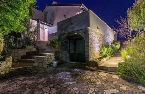 Kornic Villa | Romantic 3-Bed Villa in Krk