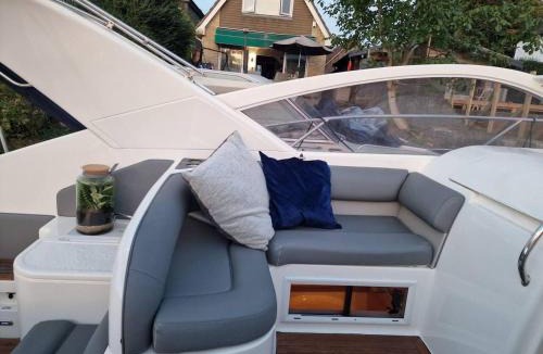 Wraysbury Apartment | Romantic 3Beds Yacht Escape on Thames