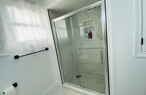 Niagara Falls Villa | Romantic 3BR 10 min to Niagara Falls Cozy Modern