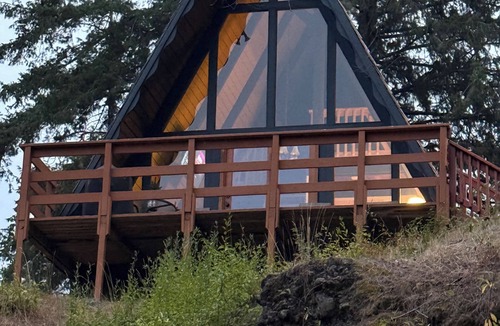 Peshastin Cabin | Romantic A-frame Cabin with Cedar Sauna, Private River and Scenic Views
