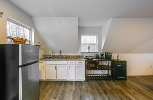 Wood County Apartment | Romantic A-Frame Retreat w/Fire Pit + Hammocks