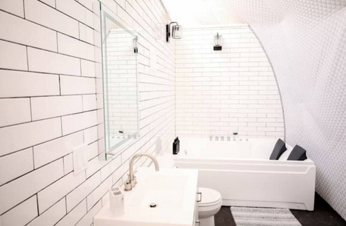 Eureka Springs Cabin | Romantic and Luxurious Glamping Dome in Eureka Springs, Equipped with an Indoor Hot Tub Perfect for a Weekend of Relaxation