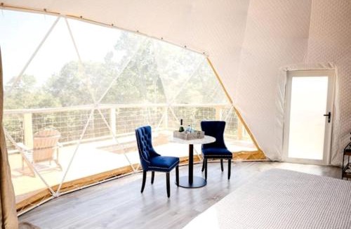 Eureka Springs House | Romantic and Luxurious Glamping Dome in Eureka Springs, Equipped with an Indoor Hot Tub Perfect for a Weekend of Relaxation