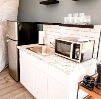 Eureka Springs House | Romantic and Luxurious Glamping Dome in Eureka Springs, Equipped with an Indoor Hot Tub Perfect for a Weekend of Relaxation