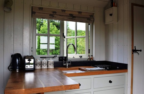 Wedmore Cabin | Romantic and peaceful in a stunning location