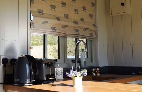 Wedmore Cabin | Romantic and peaceful in a stunning location