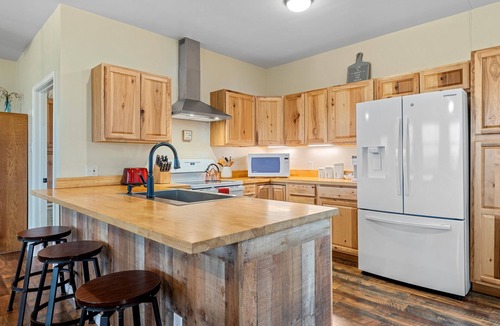 Milam County House | Romantic and peaceful country setting only 25 minutes from Belton or Temple!