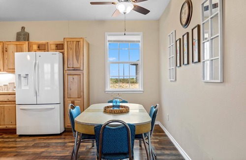 Milam County House | Romantic and peaceful country setting only 25 minutes from Belton or Temple!