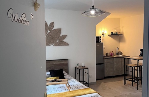 Dallet Apartment | Romantic apartment with spa area