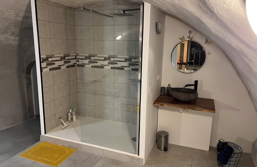 Dallet Apartment | Romantic apartment with spa area