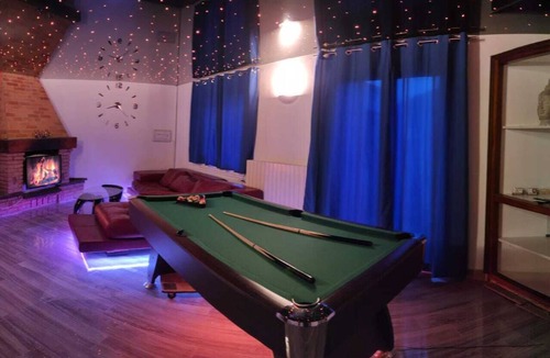 Espondeilhan Apartment | Romantic apartment with large spa