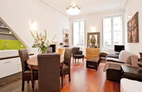 Quartier de la Porte-Saint-Denis Apartment | Romantic Apartment near Le Marais