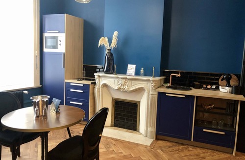 Calais Apartment | Romantic apartment with jacuzzi