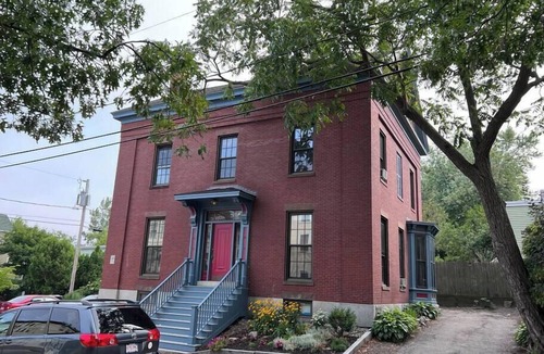 West End Condo | Romantic apt:West End +parking