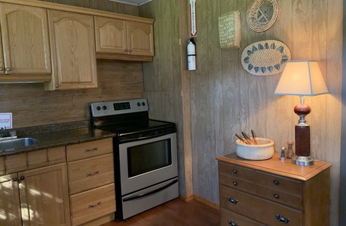 Golden Valley Cabin | Romantic BEACH CABIN for two