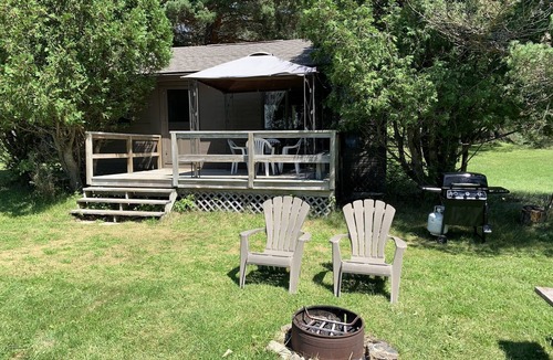 Golden Valley Cabin | Romantic BEACH CABIN for two