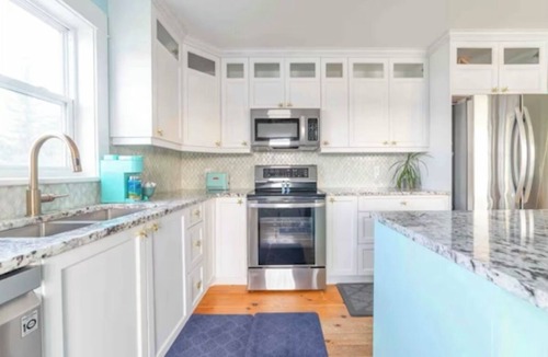 Lawrencetown Hotel | Romantic beach suite with hot tub — 7 min walk from a beautiful sandy beach!
