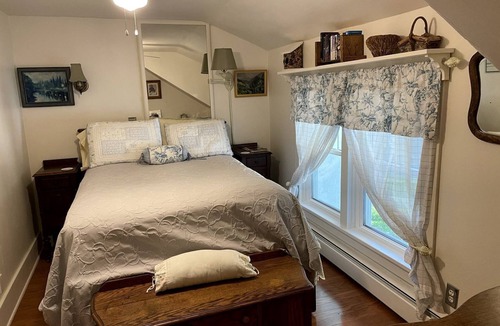 Elkhorn House | Romantic Bed and Breakfast Getaway near Lauderdale Lakes in Wisconsin