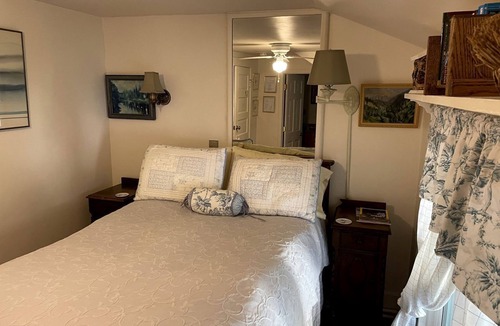 Elkhorn House | Romantic Bed and Breakfast Getaway near Lauderdale Lakes in Wisconsin