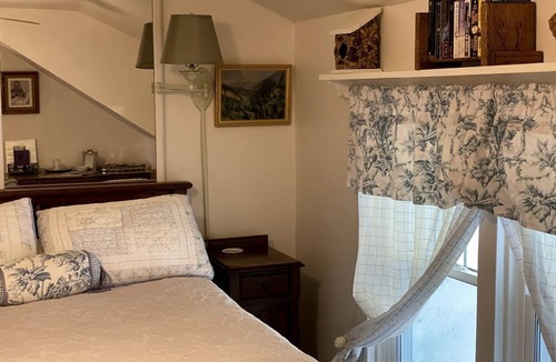 Elkhorn House | Romantic Bed and Breakfast Getaway near Lauderdale Lakes in Wisconsin